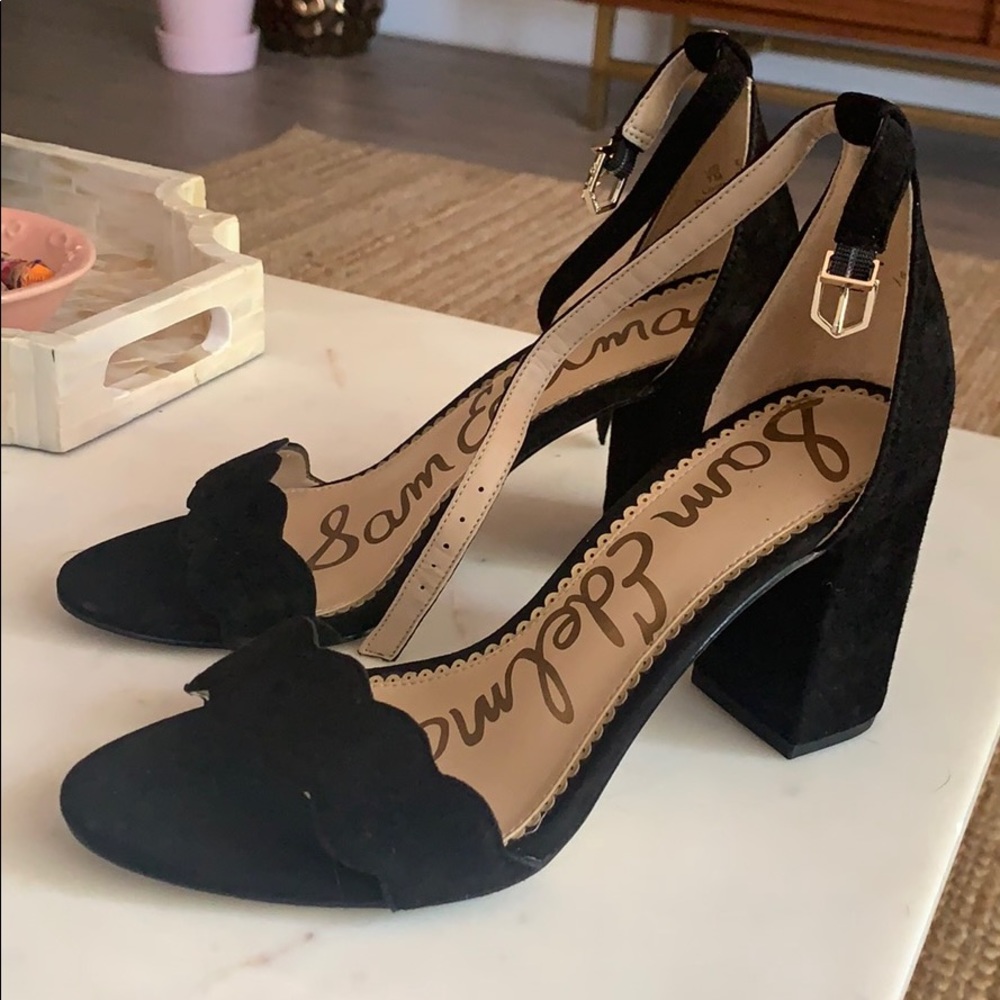 SAM EDELMAN Odilia Scalloped Sandal